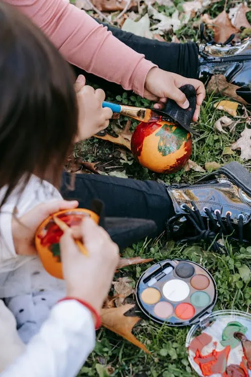 Kinder spielen im Garten von Entspannungstrainerin Saskia Skopp